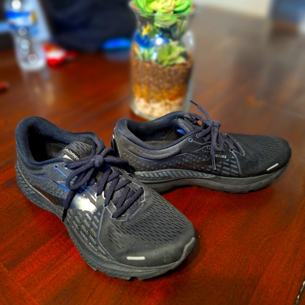 Brooks Womens size 10